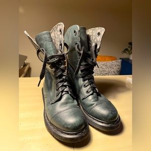Dark green Docs Size 8